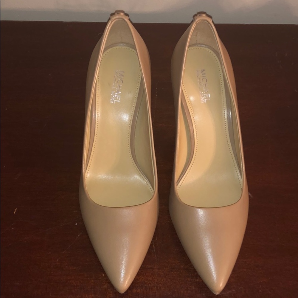 Michael Kors nude pumps